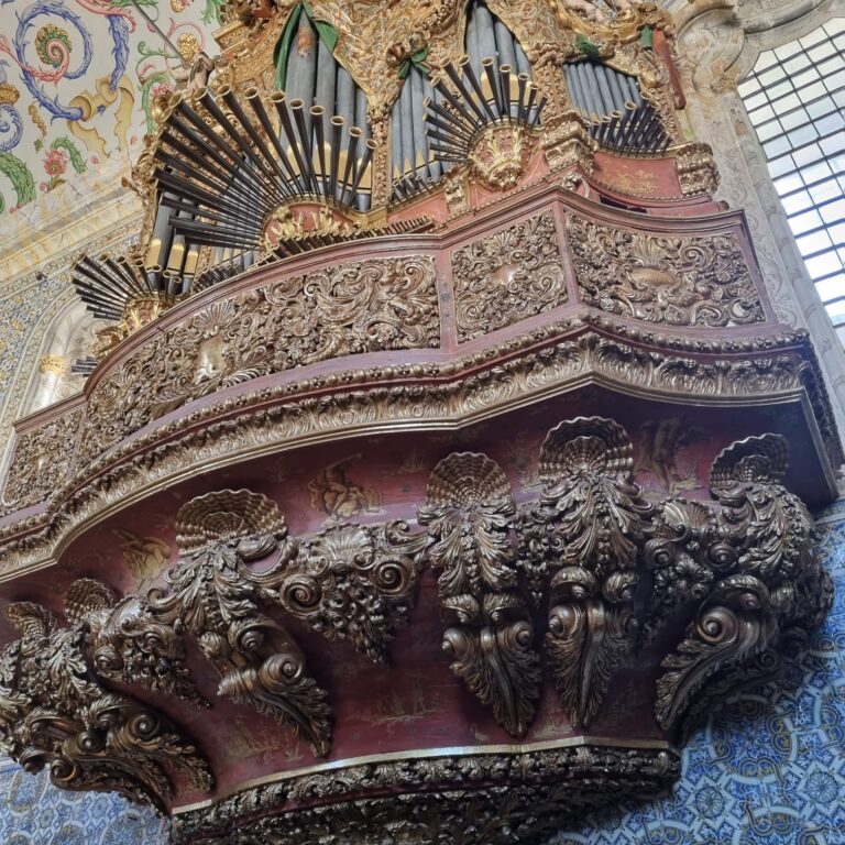 הכנסיה המלכותית באוניברסיטת קויאמברה העתיקה שהיתה ארמון שנמסר מהמלך לייסוד האוניברסיטה במאה ה 14