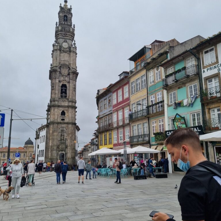 מגדל השחם בפורטו עם 220 מדרגות שחוקות