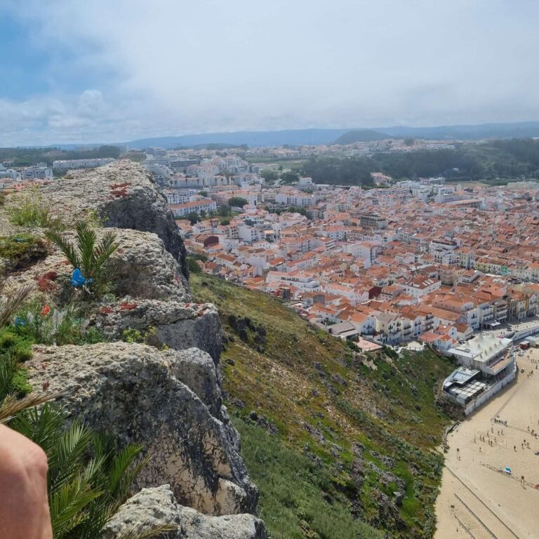נוף הררי סביב נהר הדואור