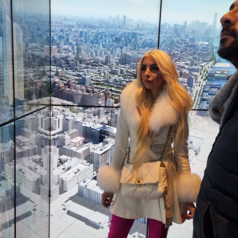 במעלית העולה למרפסת תצפית