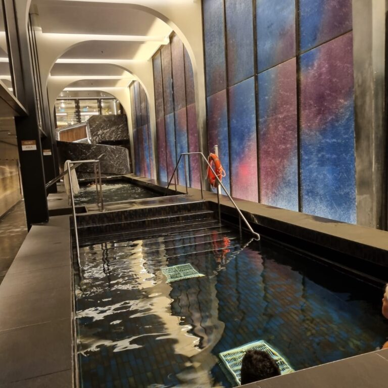 הבריכות המחוממות באתר הספא