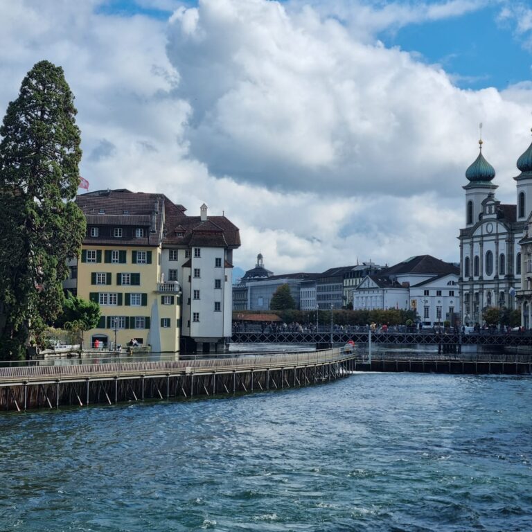 החיים השקטים זורמים בציריך