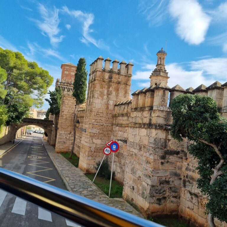 הכניסה למצודת בוליבר בפלמה דה מיורקה
