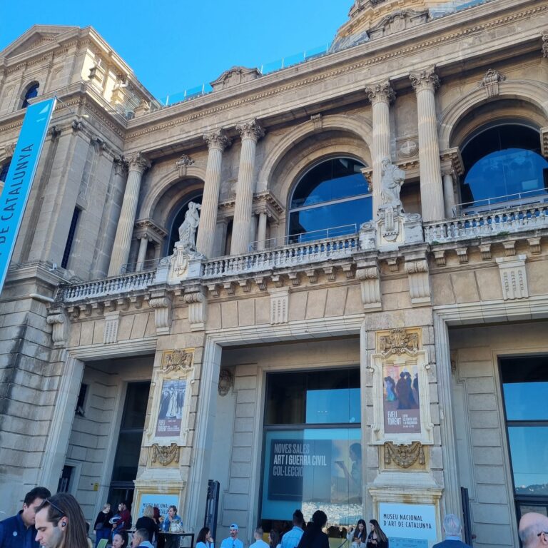המוזיאון לאמנות המשקיף על נופה של ברצלונה