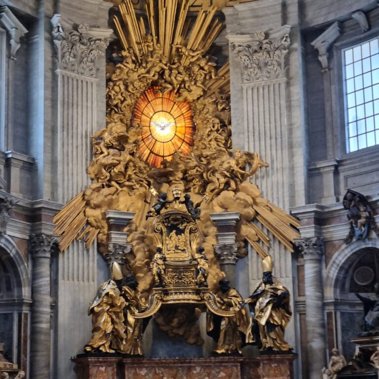 המזבח המפואר מזהב שנמצא בבסילקה הגדולה בעולן