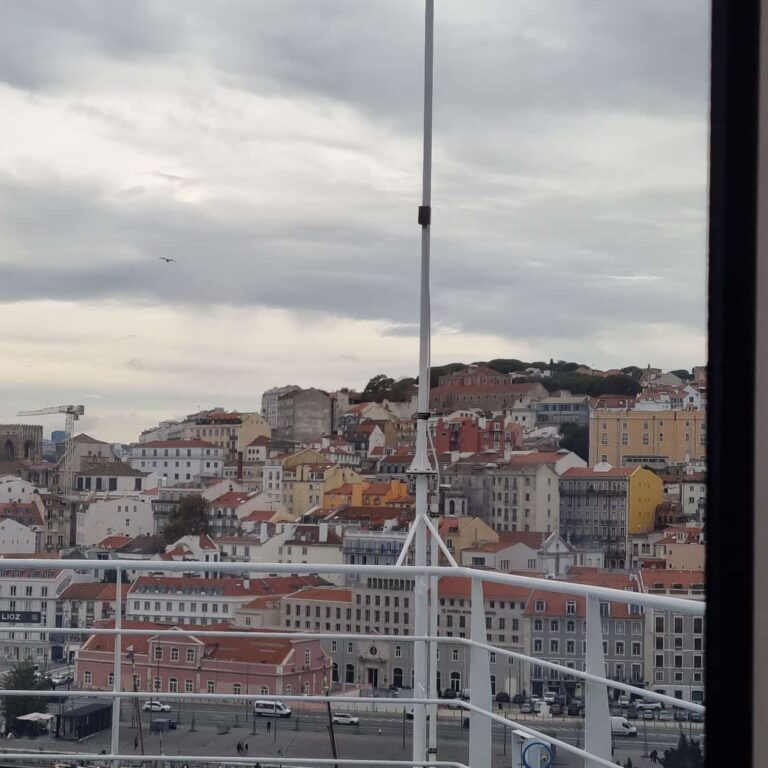 העיר ליסבון מבט מהסיפון בקומה ה-16