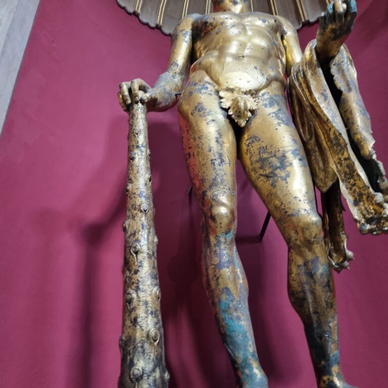 הרקולס במימדים ענקיים. הקתולים אימצו את המיתולוגיה ההלניסטית