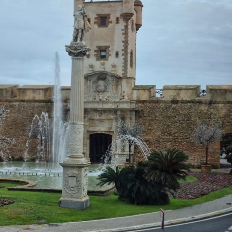 השער של העיר הספרדית קאדיז