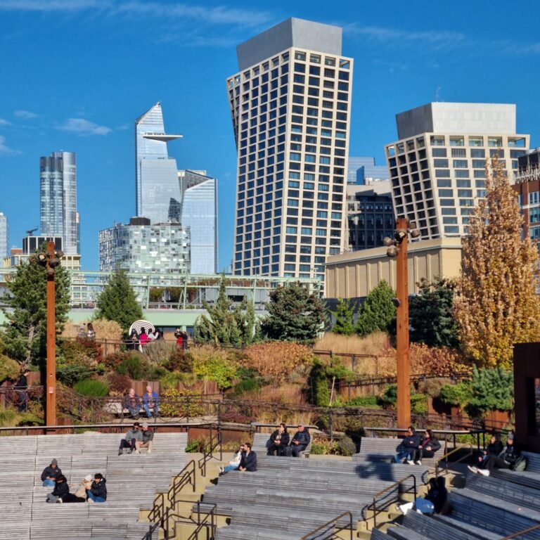 התיאטרון באי המלאכותי