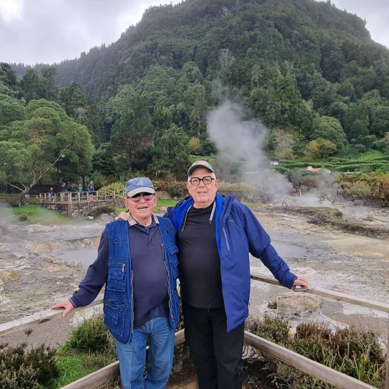 זוג החטיארים על שפת האגם