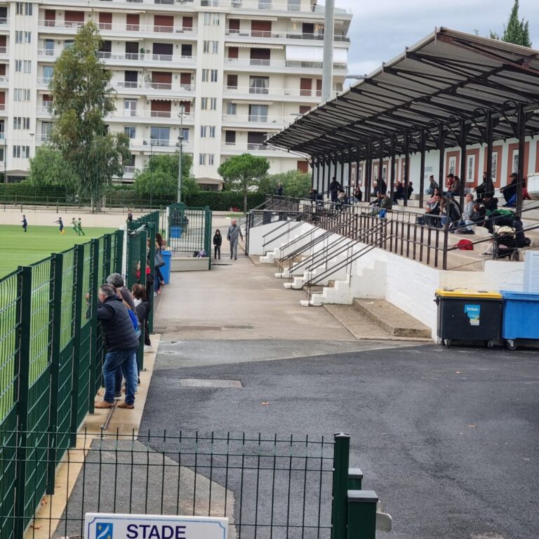 מגרש כדורגל בקאן לילדים