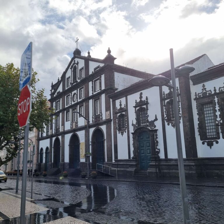 מהכנסיות הייחודיות של פונטה דלגדה