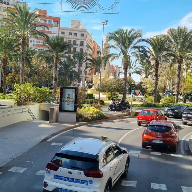 מהרחובות היפים של אלקנטה