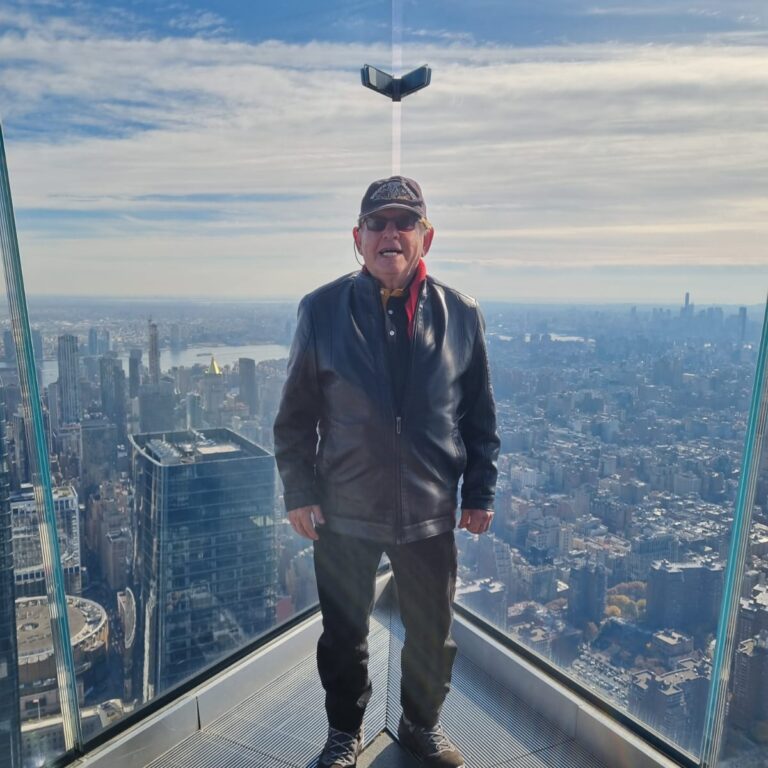 מצפה בצורת מרפסת בגובה של כמעט 100 קומות שמשקיף על מנהטן