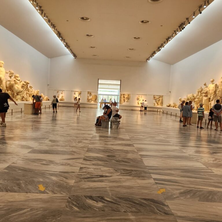 מראה כללי של המוזיאון המעניין בדלפי, ערש התרבות ההלניסטית