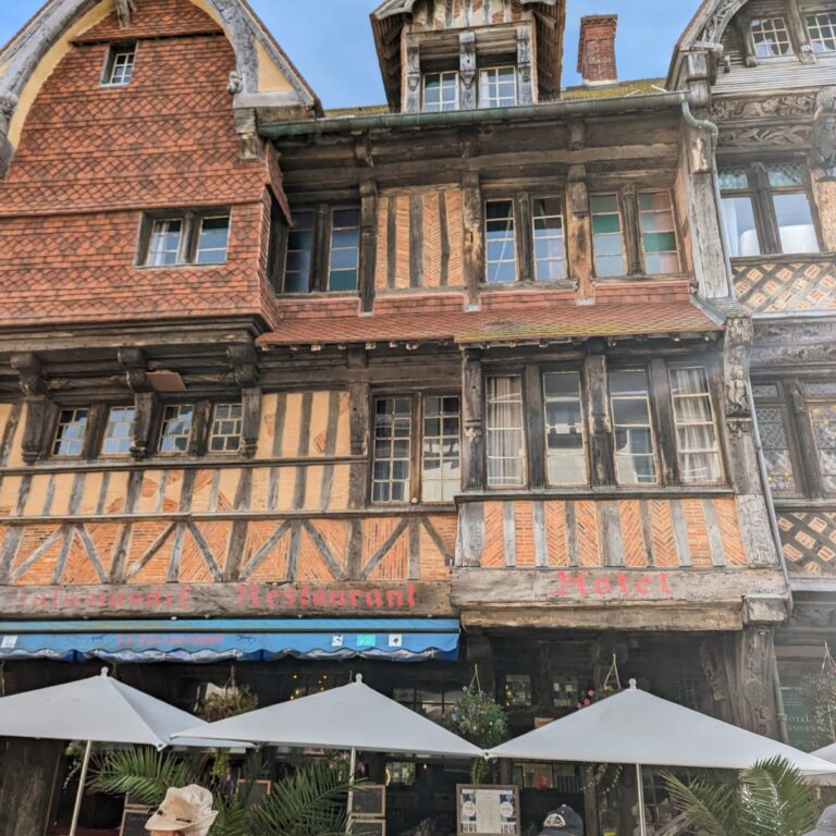 עיירה שוויצרית ששימרה את אופיה מימי הביניים