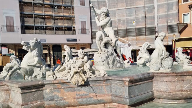 אחת המזרקות בפיאצה נבונה