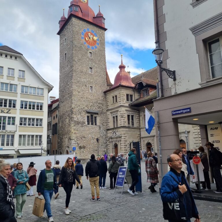 פינה בציריך, עיר מודרנית עם עבר מפואר