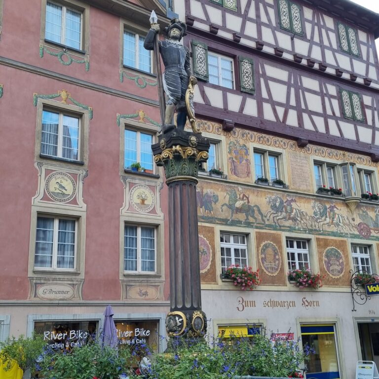 פסלו של הגיבור האגדתי וילהלם טל