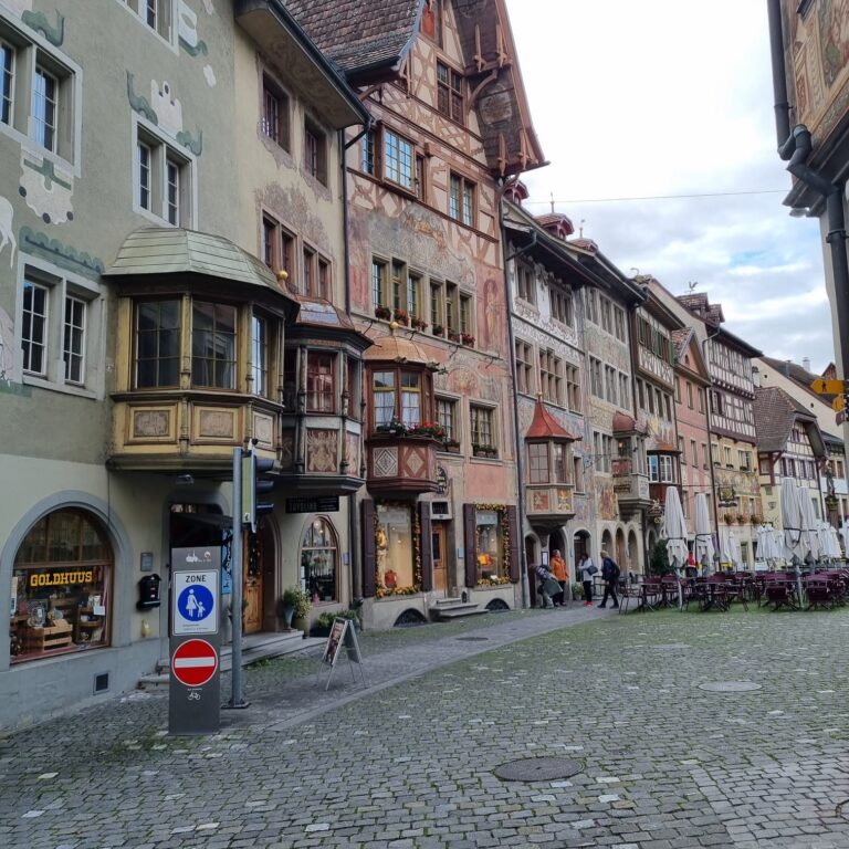 רחובות שוויצריים בעיירות העתיקות