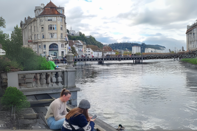 ציריך על שפת אגם ציריך עיר מרשימה שמיועדת לאנשים שאין להם בעיות כספיות