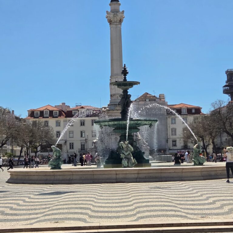 אחת מהכיכרות המרשימות של ליסבון