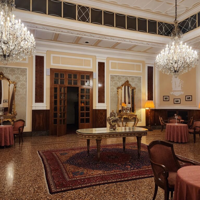 ארמון מהמאה ה-19 שהפך לאתר ספא יוקרתי באבנו טרמה ליד ונציה