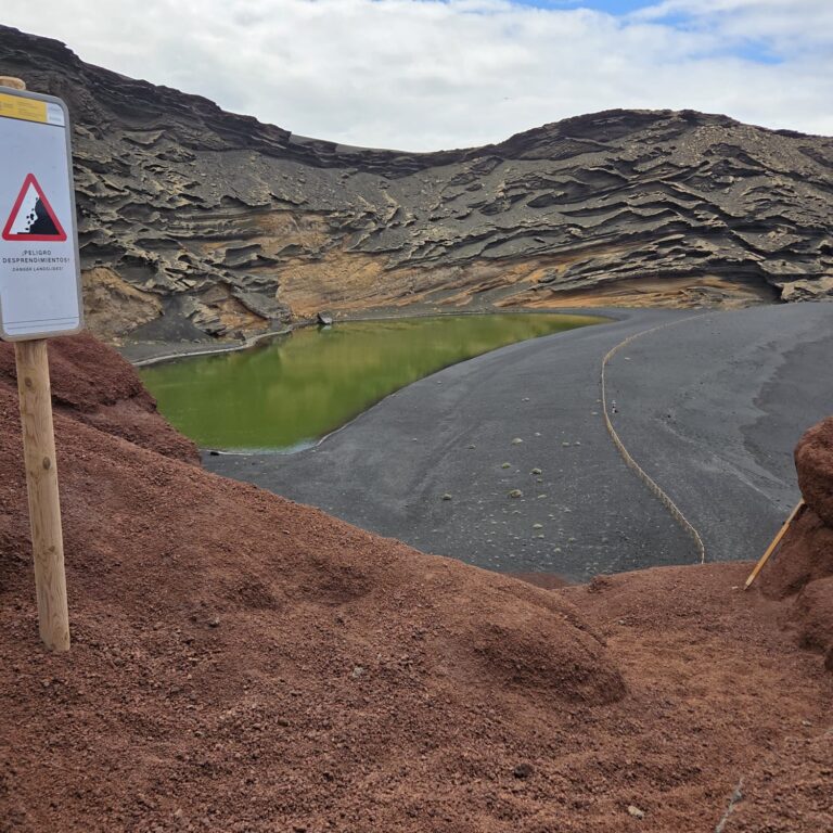 האגם הירוק מאצות בלנסרוט