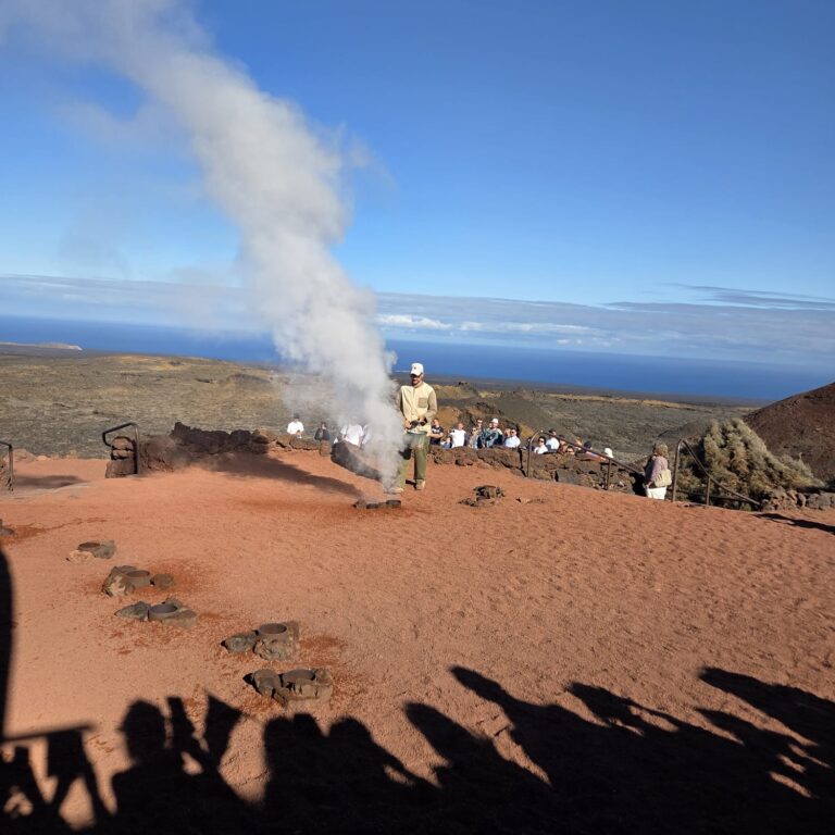 הגייזר המפרץ כאשר שופכים מים לאחד מסדקי האדמה הוולקאנית