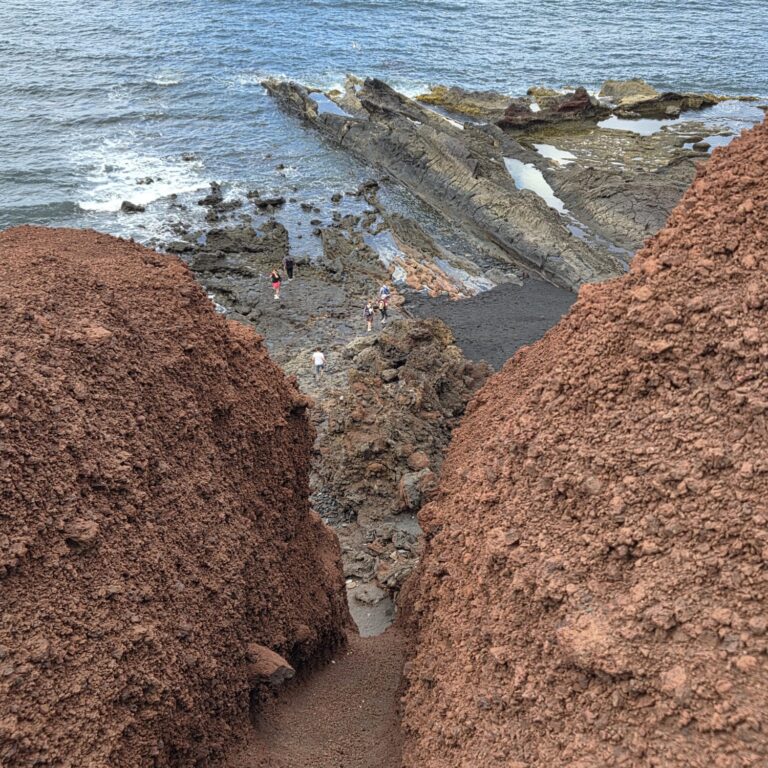 הירידה לים באי הוולקאני לנסרוט