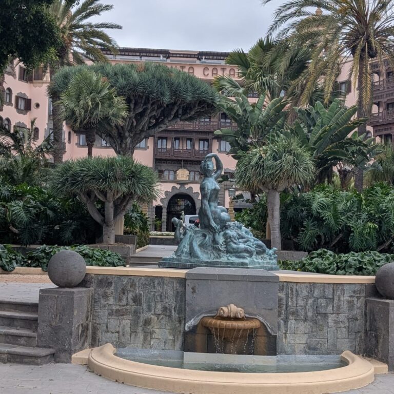 הכניסה למלון הפאר שבנו הבריטים בגראן קאנריה