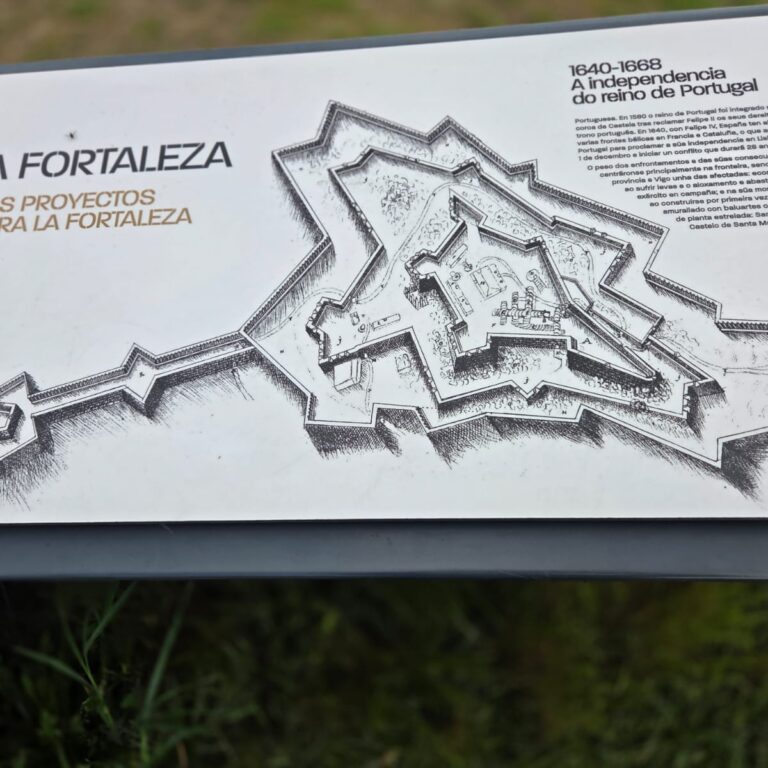 המצודה שהגנה על העיר באיונה מהתקפות שודדי ים שחמדו את האוצרות שהביאו הספינות הספרדיות מדרום אמריקה