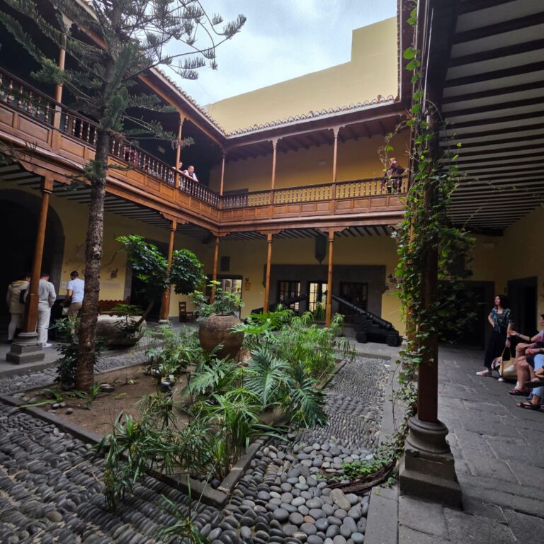 חצר הבית בו שהה קולומבוס בגראן קאנריה ושהפך למוזיאון