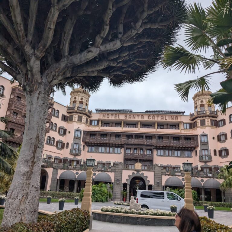 מלון הפאר שבנו הבריטים ששומר על גדולתו עשרות שנים