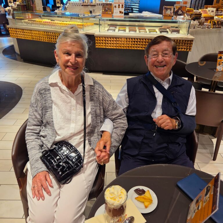 מתפנקים בבר הגלידות של הספינה